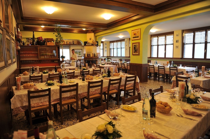 Imagen del bar/restaurante del Hotel Albergo Moderno, Bergamo-Fuipiano Ima, Ber. Foto 3