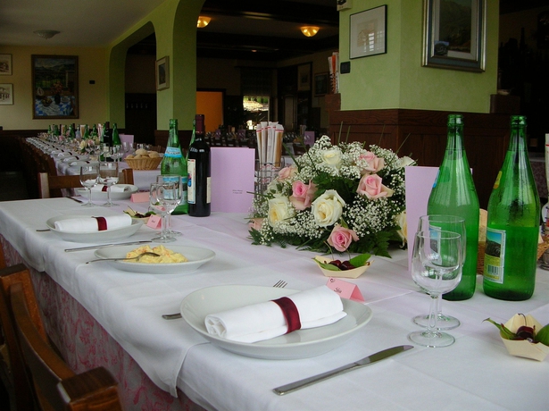 Imagen del bar/restaurante del Hotel Albergo Moderno, Bergamo-Fuipiano Ima, Ber. Foto 5