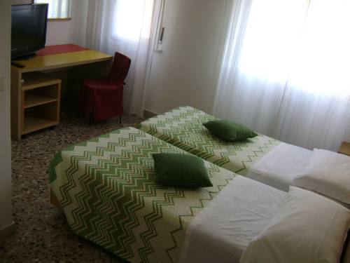 Imagen de la habitación del Hotel Albergo Moderno, Modena. Foto 5