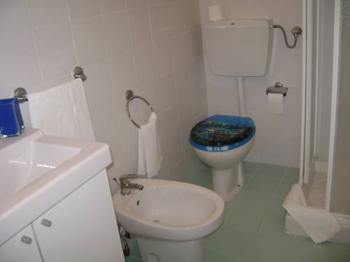 Imagen de la habitación del Hotel Albergo Moderno, Modena. Foto 7