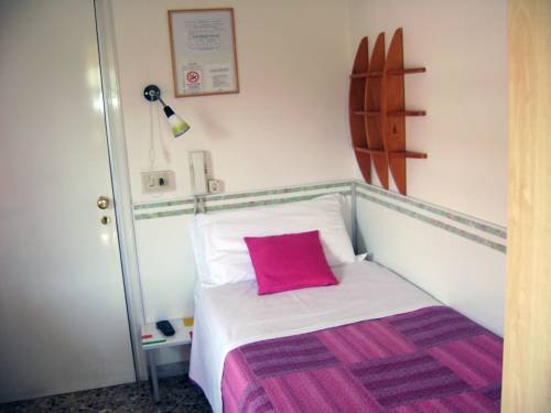 Imagen de la habitación del Hotel Albergo Moderno, Modena. Foto 10