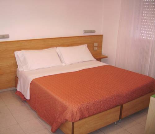 Imagen de la habitación del Hotel Albergo Moderno, Modena. Foto 13