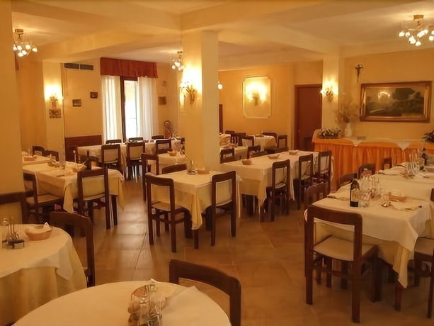 Imagen del bar/restaurante del Hotel Albergo Natucci. Foto 3