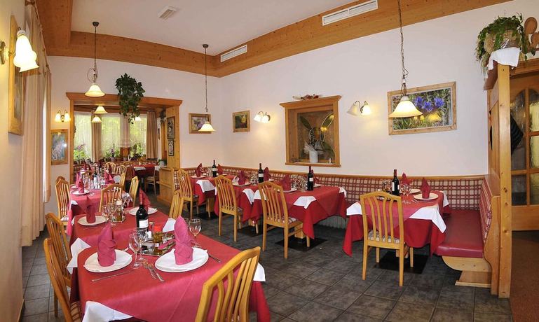 Imagen del bar/restaurante del Hotel Albergo Nido Verde. Foto 3