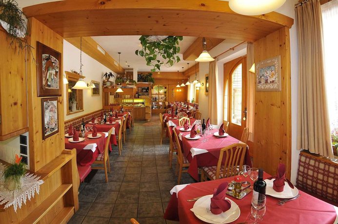 Imagen del bar/restaurante del Hotel Albergo Nido Verde. Foto 5