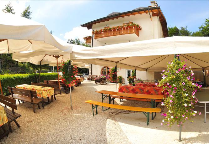 Imagen de los exteriores del Hotel Albergo Nido Verde. Foto 11