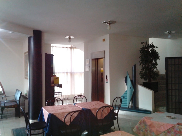 Imagen del bar/restaurante del Hotel Albergo Niki. Foto 5