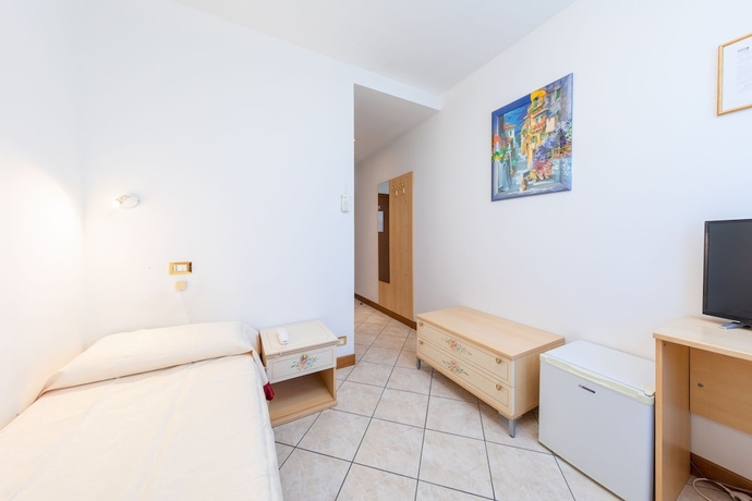Imagen de la habitación del Hotel Albergo Nuova Aurora. Foto 5