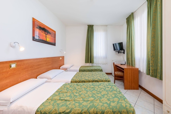 Imagen de la habitación del Hotel Albergo Nuova Aurora. Foto 7