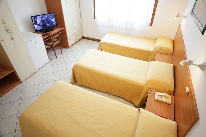 Imagen de la habitación del Hotel Albergo Nuova Aurora. Foto 15