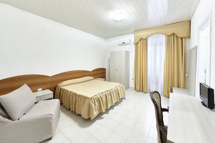 Imagen de la habitación del Hotel Albergo Nuovo Belvedere. Foto 5