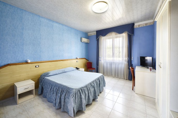 Imagen de la habitación del Hotel Albergo Nuovo Belvedere. Foto 8