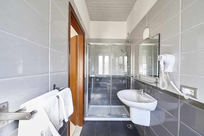 Imagen de la habitación del Hotel Albergo Nuovo Belvedere. Foto 9