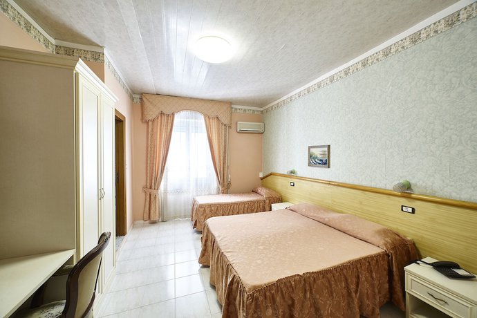 Imagen de la habitación del Hotel Albergo Nuovo Belvedere. Foto 13
