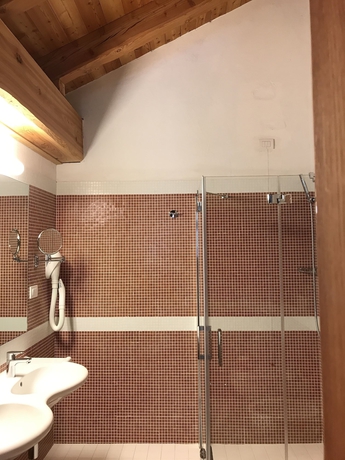 Imagen de la habitación del Hotel Albergo Palazzo Lodron Bertelli. Foto 10
