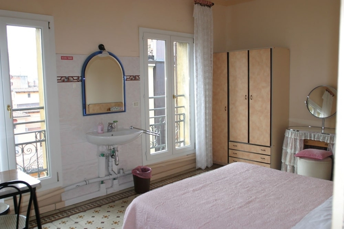 Imagen de la habitación del Hotel Albergo Panorama, Bolonia. Foto 12