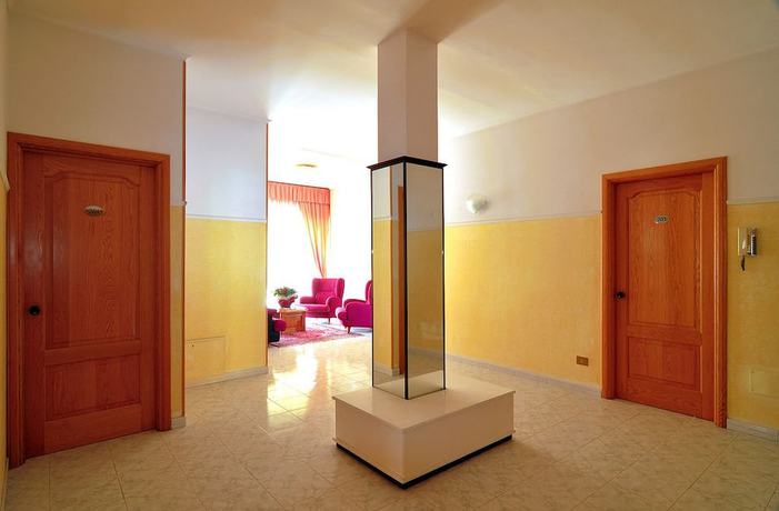 Imagen de los interiores del Hotel Albergo Paradiso, Monte Compatri. Foto 20