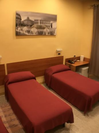 Imagen de la habitación del Hotel Albergo Parigi. Foto 5