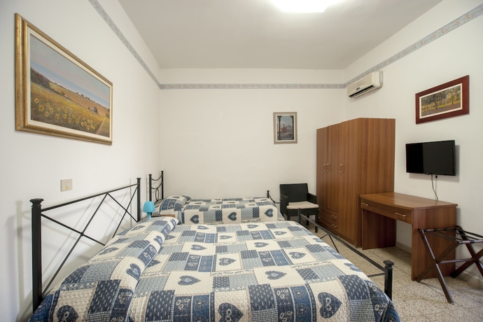 Imagen de la habitación del Hotel Albergo Pensione Ardenza. Foto 3