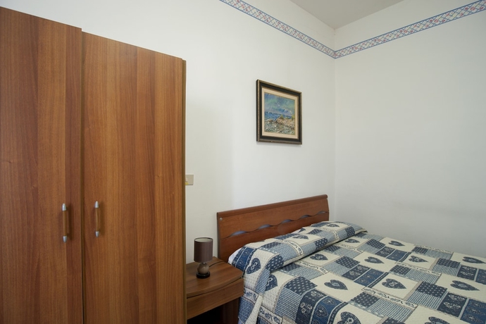 Imagen de la habitación del Hotel Albergo Pensione Ardenza. Foto 10