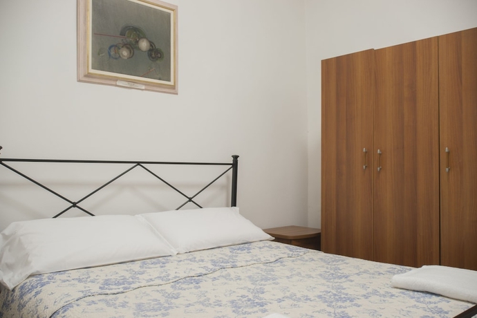 Imagen de la habitación del Hotel Albergo Pensione Ardenza. Foto 11