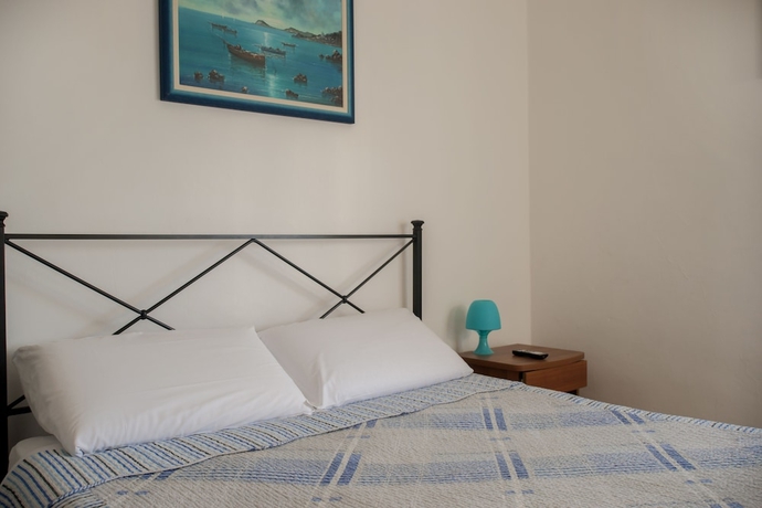 Imagen de la habitación del Hotel Albergo Pensione Ardenza. Foto 13