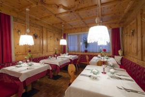 Imagen del bar/restaurante del Hotel Albergo Pradat. Foto 2