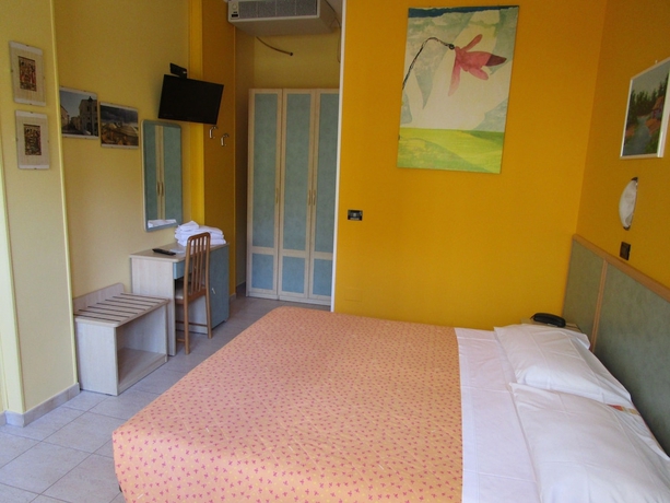 Imagen de la habitación del Hotel Albergo Primavera. Foto 12