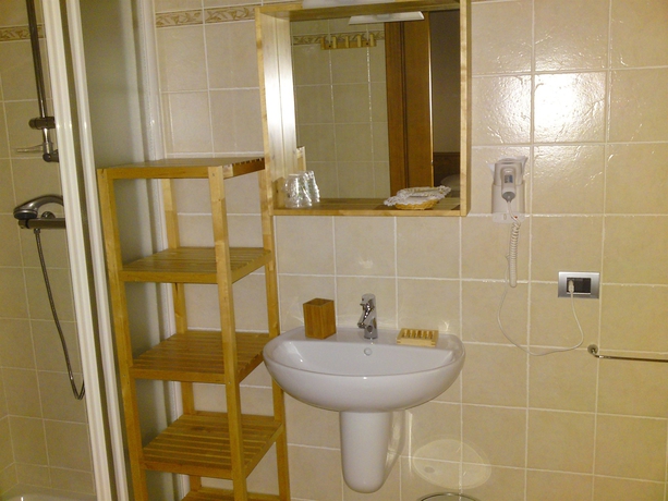 Imagen de la habitación del Hotel Albergo Punta Zerbion. Foto 5