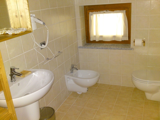 Imagen de la habitación del Hotel Albergo Punta Zerbion. Foto 6