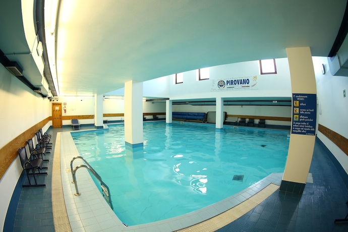 Imagen de la piscina del Hotel Albergo Quarto Pirovano. Foto 17
