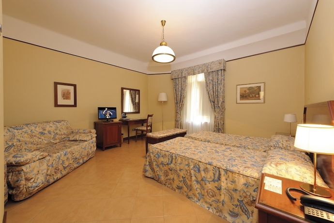 Imagen de la habitación del Hotel Albergo Reggio. Foto 8