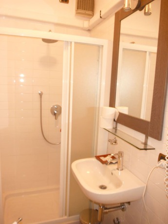 Imagen de la habitación del Hotel Albergo Renato. Foto 9