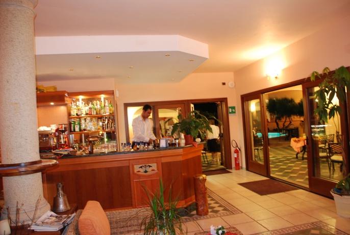 Imagen de los interiores del Hotel Albergo Residenziale Li Troni. Foto 3