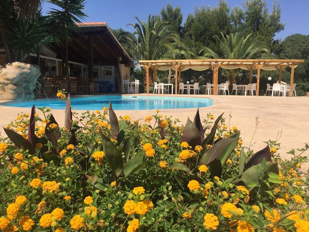 Imagen de la piscina del Hotel Albergo Residenziale Menhirs. Foto 20