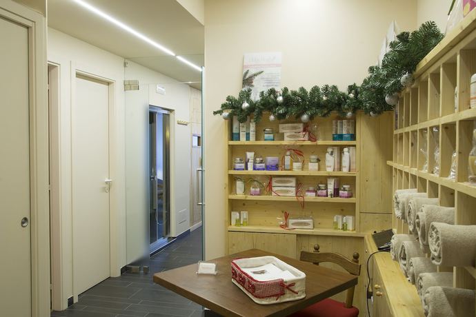 Imagen de la piscina del Hotel Albergo Ristorante Bucaneve. Foto 18