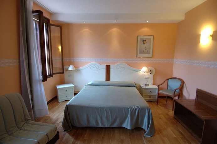 Imagen de la habitación del Hotel Albergo Ristorante Flora. Foto 7