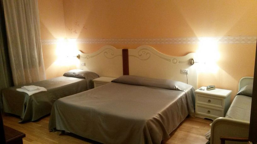 Imagen de la habitación del Hotel Albergo Ristorante Flora. Foto 8