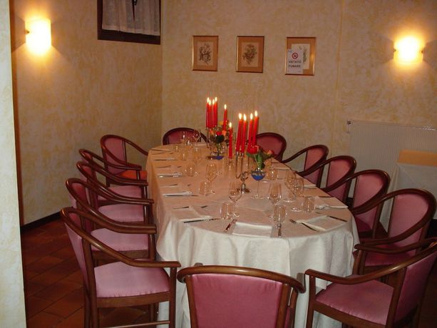Imagen del bar/restaurante del Hotel Albergo Ristorante Flora. Foto 2