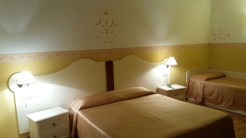 Imagen de la habitación del Hotel Albergo Ristorante Flora. Foto 10