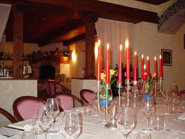 Imagen del bar/restaurante del Hotel Albergo Ristorante Flora. Foto 3