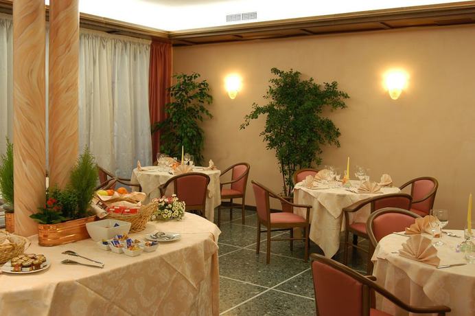 Imagen del bar/restaurante del Hotel Albergo Ristorante Flora. Foto 4