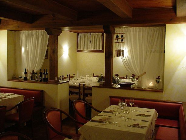 Imagen del bar/restaurante del Hotel Albergo Ristorante Flora. Foto 5