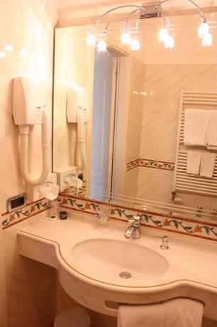 Imagen de la habitación del Hotel Albergo Ristorante Gardesana. Foto 12