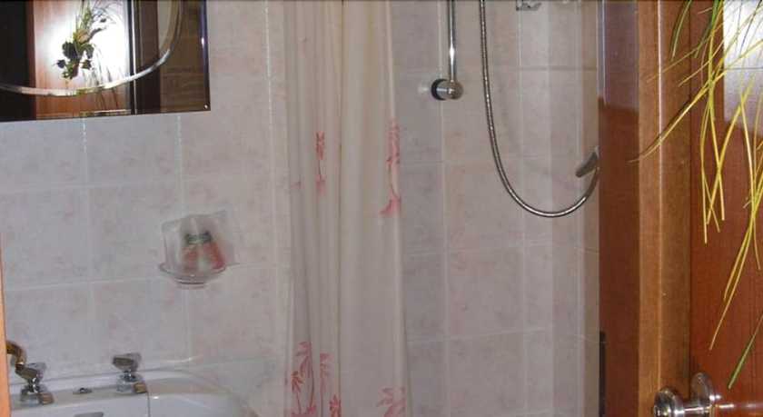 Imagen de la habitación del Hotel Albergo Ristorante La Villa. Foto 8