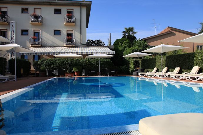 Imagen de la piscina del Hotel Albergo Ristorante Papa. Foto 19