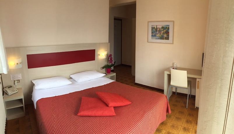 Imagen de la habitación del Hotel Albergo Riva. Foto 6