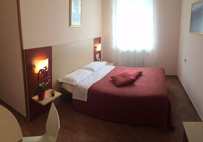 Imagen de la habitación del Hotel Albergo Riva. Foto 12