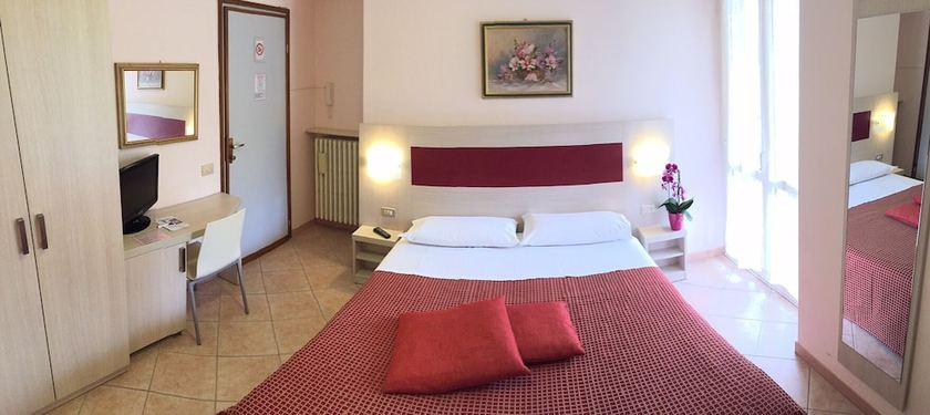 Imagen de la habitación del Hotel Albergo Riva. Foto 13