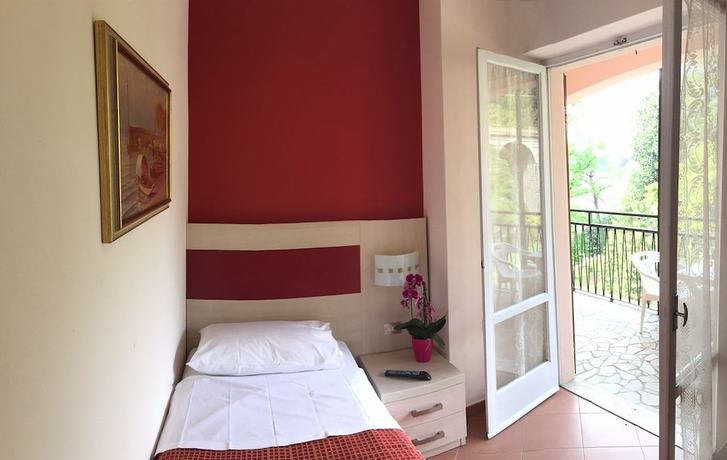 Imagen de la habitación del Hotel Albergo Riva. Foto 15